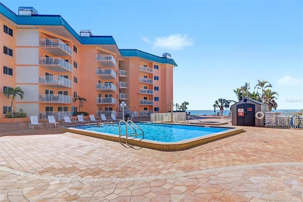 На продажу: $699,900 (2 спален, 2 ванн, 1400 Квадратных фут)