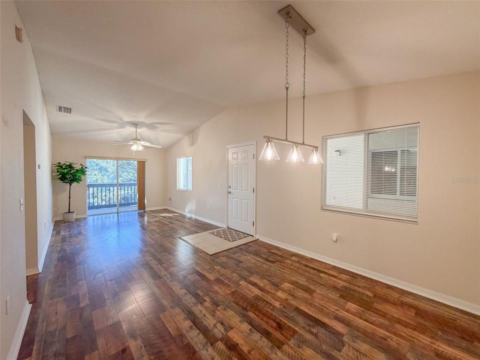 На продажу: $124,999 (1 спален, 1 ванн, 648 Квадратных фут)