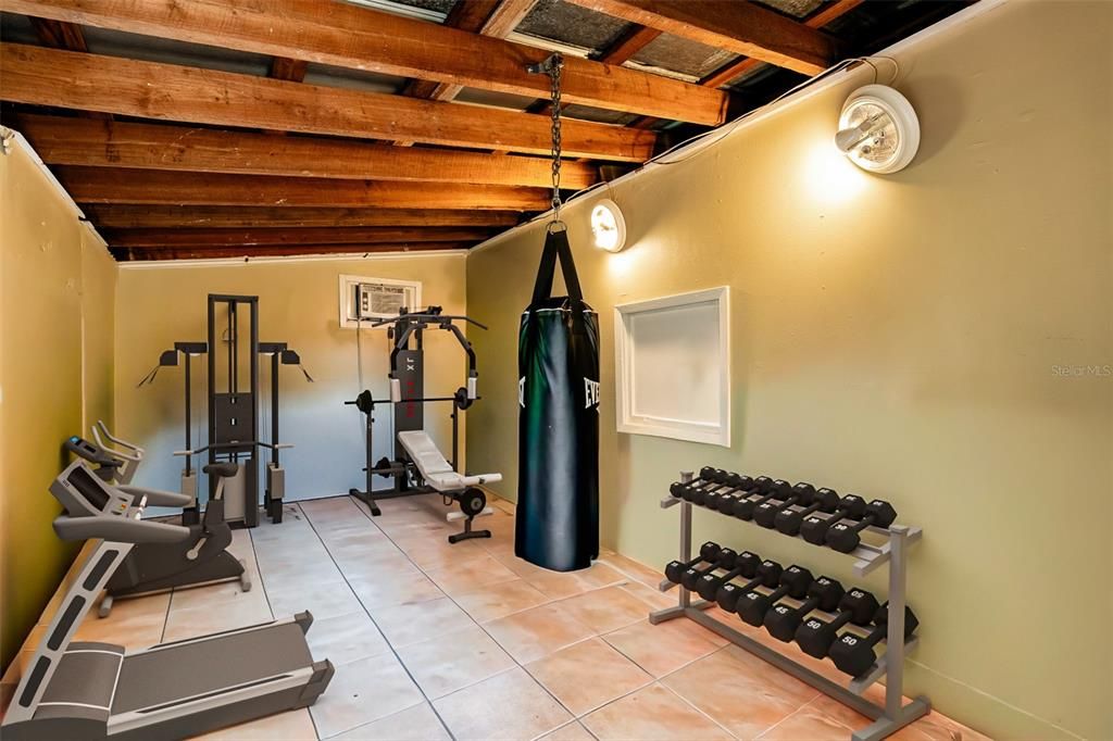 Active With Contract: $214,900 (2 beds, 1 baths, 928 Square Feet)