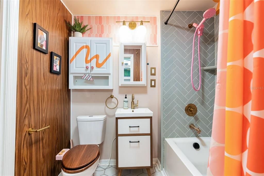 Active With Contract: $214,900 (2 beds, 1 baths, 928 Square Feet)