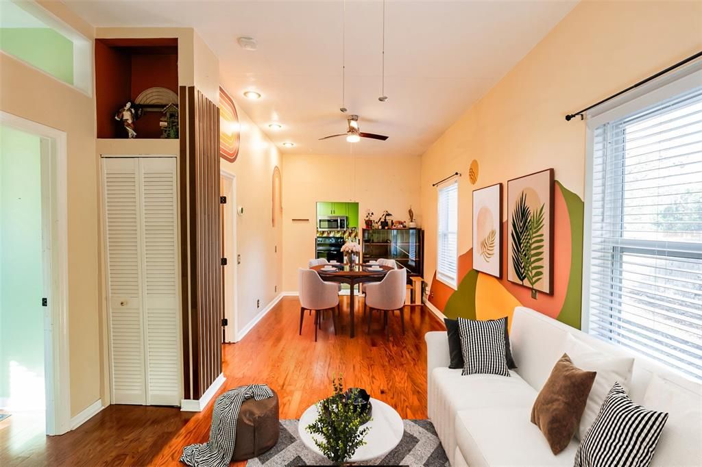 Active With Contract: $214,900 (2 beds, 1 baths, 928 Square Feet)