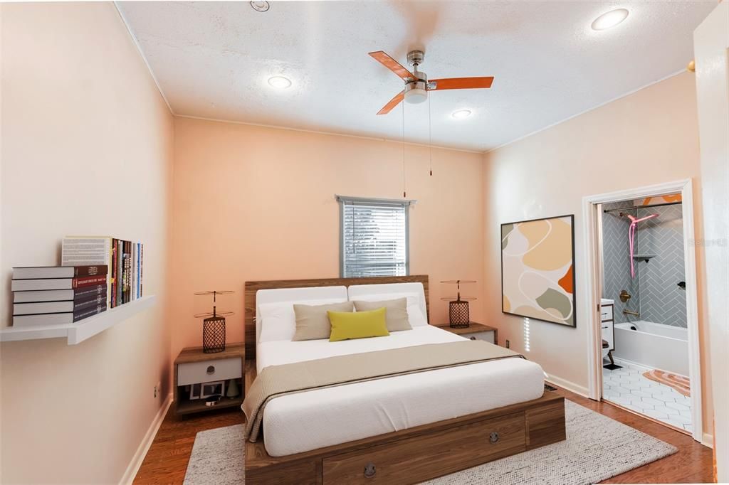 Active With Contract: $214,900 (2 beds, 1 baths, 928 Square Feet)