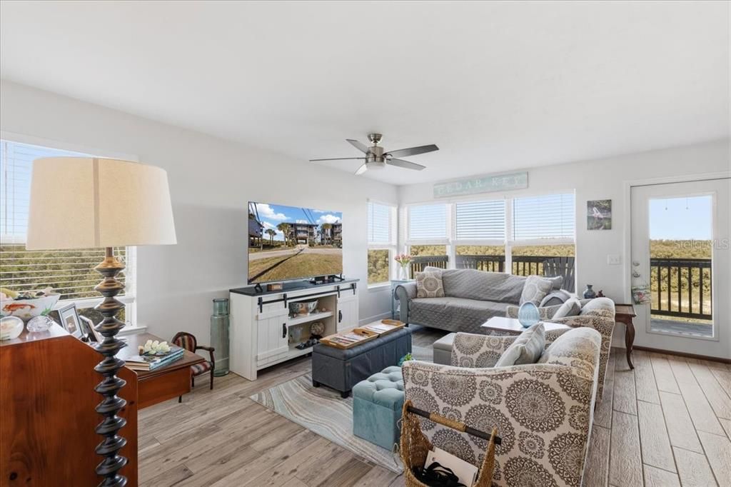 En Venta: $369,900 (2 camas, 2 baños, 1038 Pies cuadrados)