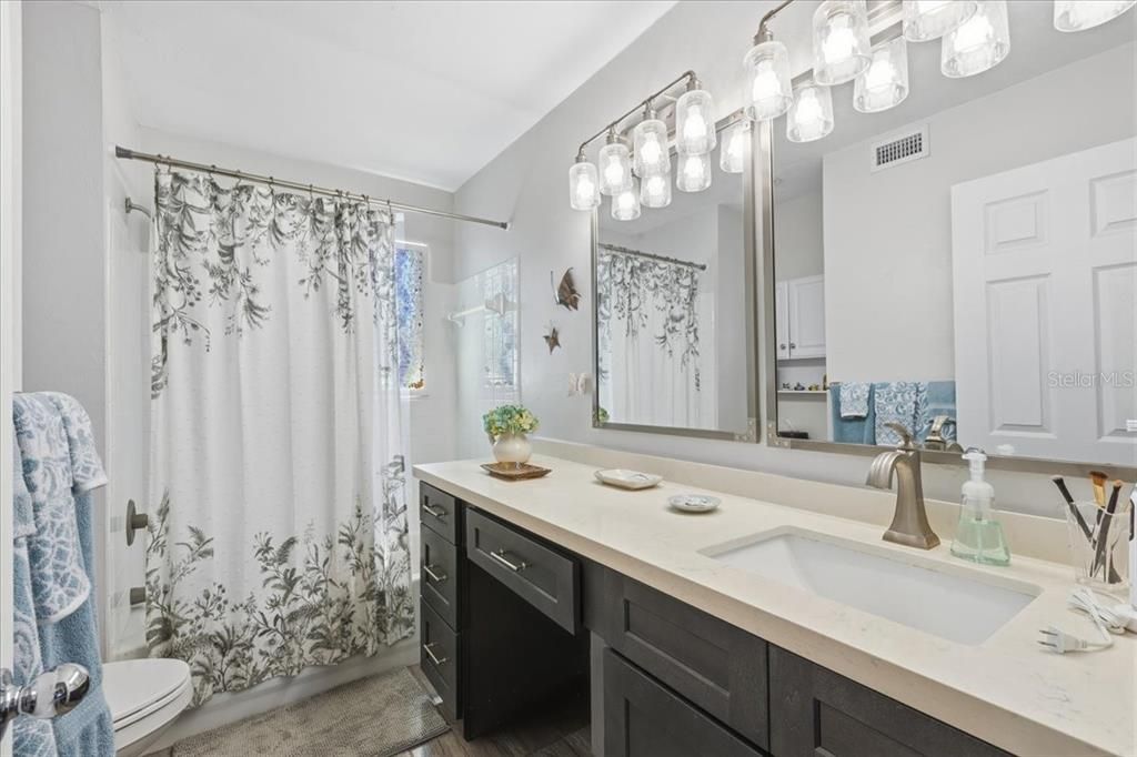 En Venta: $369,900 (2 camas, 2 baños, 1038 Pies cuadrados)