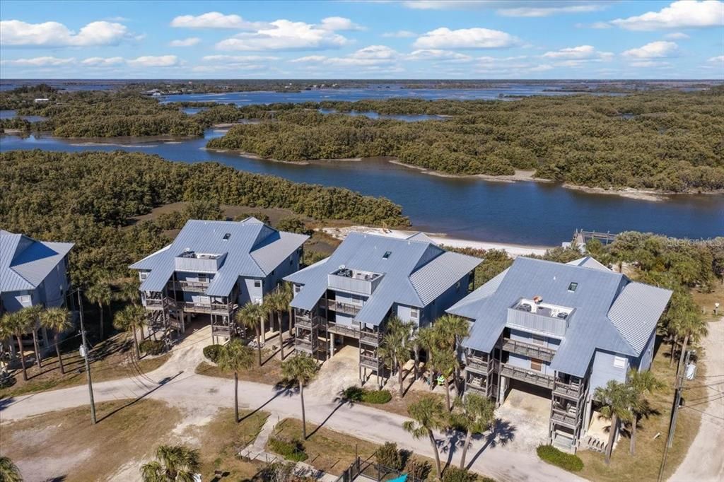 En Venta: $369,900 (2 camas, 2 baños, 1038 Pies cuadrados)