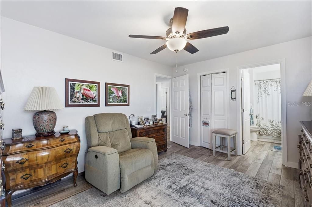 En Venta: $369,900 (2 camas, 2 baños, 1038 Pies cuadrados)