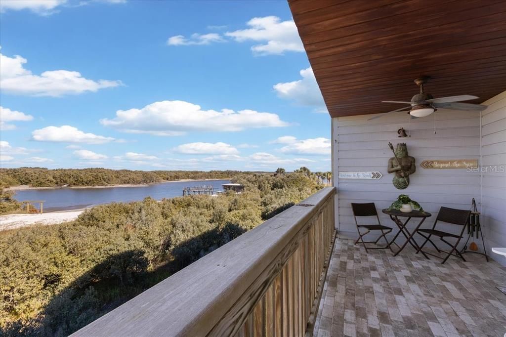 En Venta: $369,900 (2 camas, 2 baños, 1038 Pies cuadrados)