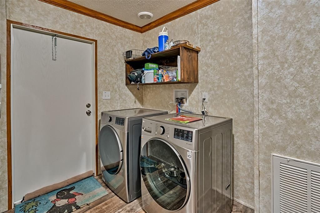En Venta: $315,000 (3 camas, 2 baños, 1456 Pies cuadrados)