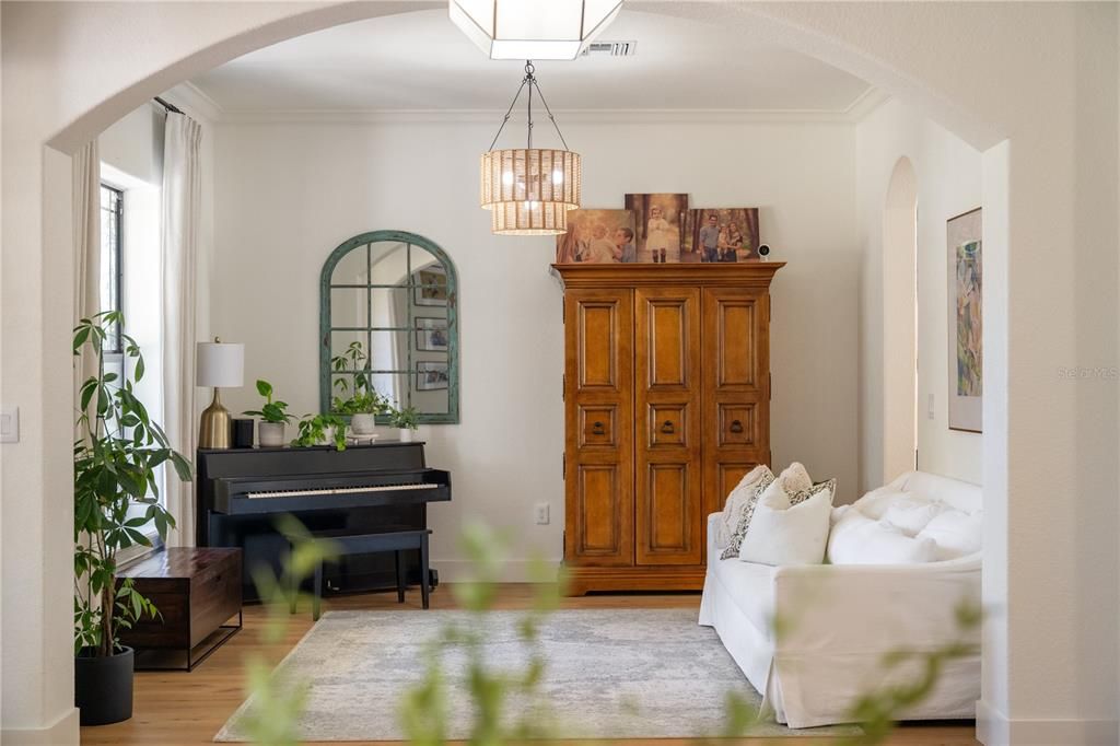 For Sale: $2,350,000 (6 beds, 5 baths, 5872 Square Feet)