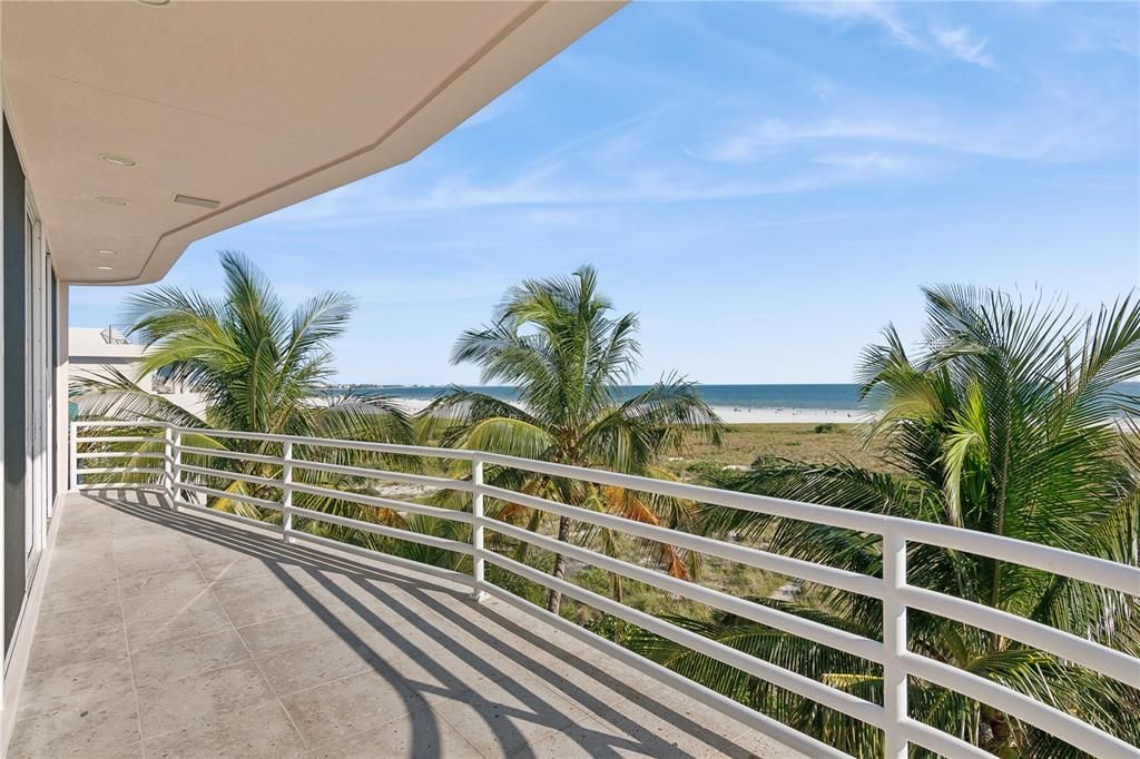 For Sale: $8,750,000 (3 beds, 2 baths, 4750 Square Feet)