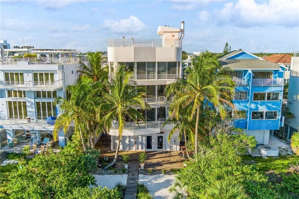 For Sale: $8,750,000 (3 beds, 2 baths, 4750 Square Feet)