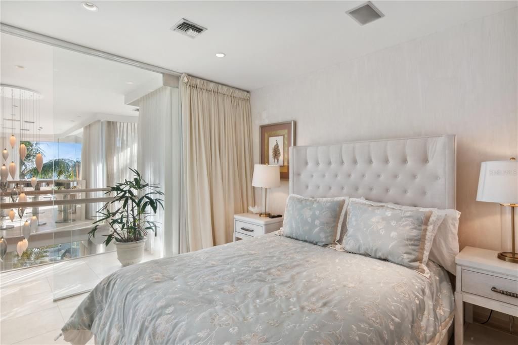 For Sale: $8,750,000 (3 beds, 2 baths, 4750 Square Feet)