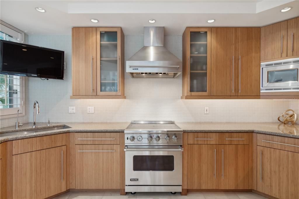 For Sale: $8,750,000 (3 beds, 2 baths, 4750 Square Feet)