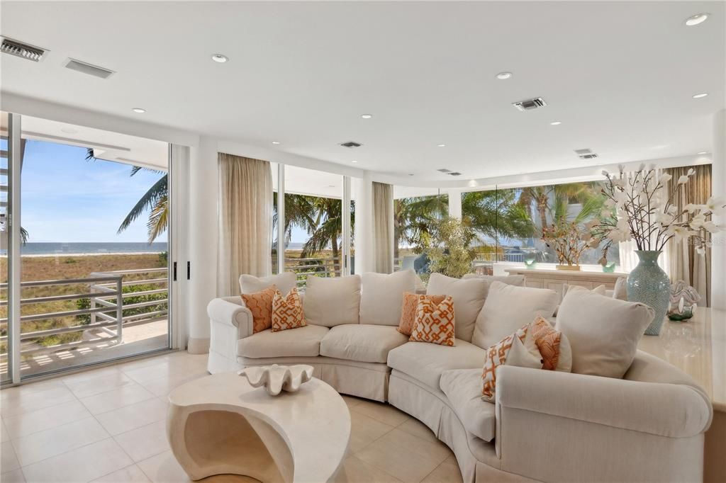 For Sale: $8,750,000 (3 beds, 2 baths, 4750 Square Feet)
