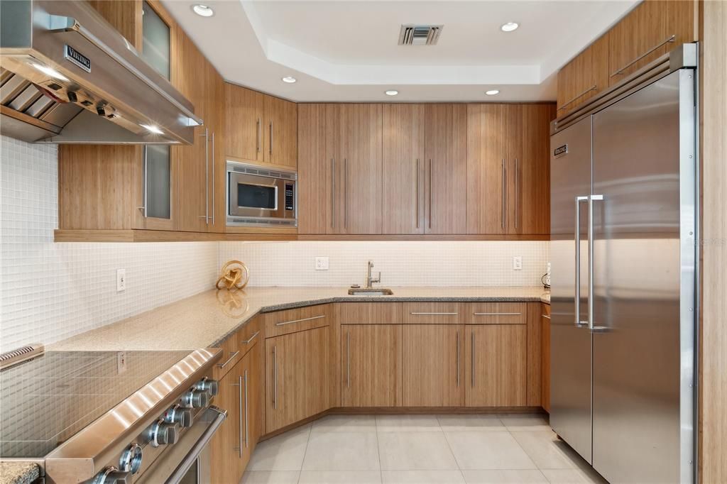 For Sale: $8,750,000 (3 beds, 2 baths, 4750 Square Feet)
