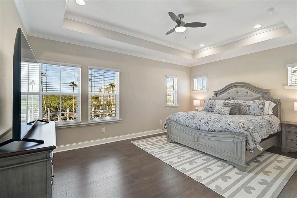For Sale: $797,000 (3 beds, 3 baths, 2292 Square Feet)