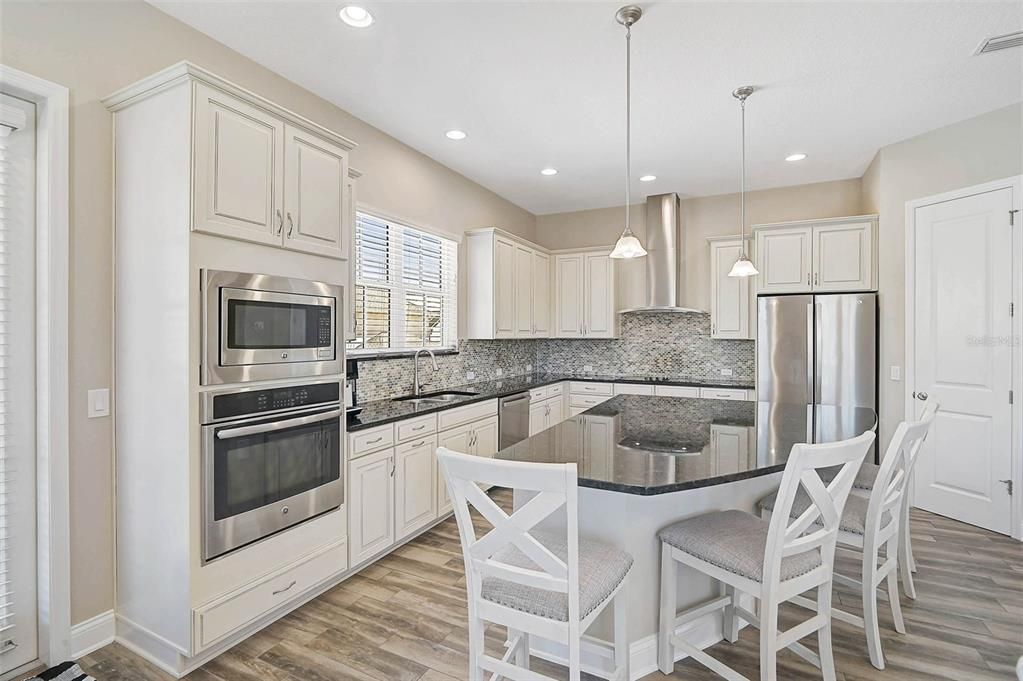 For Sale: $797,000 (3 beds, 3 baths, 2292 Square Feet)