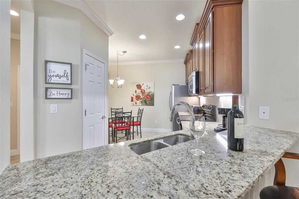 合同活跃: $289,000 (3 贝兹, 2 浴室, 1616 平方英尺)