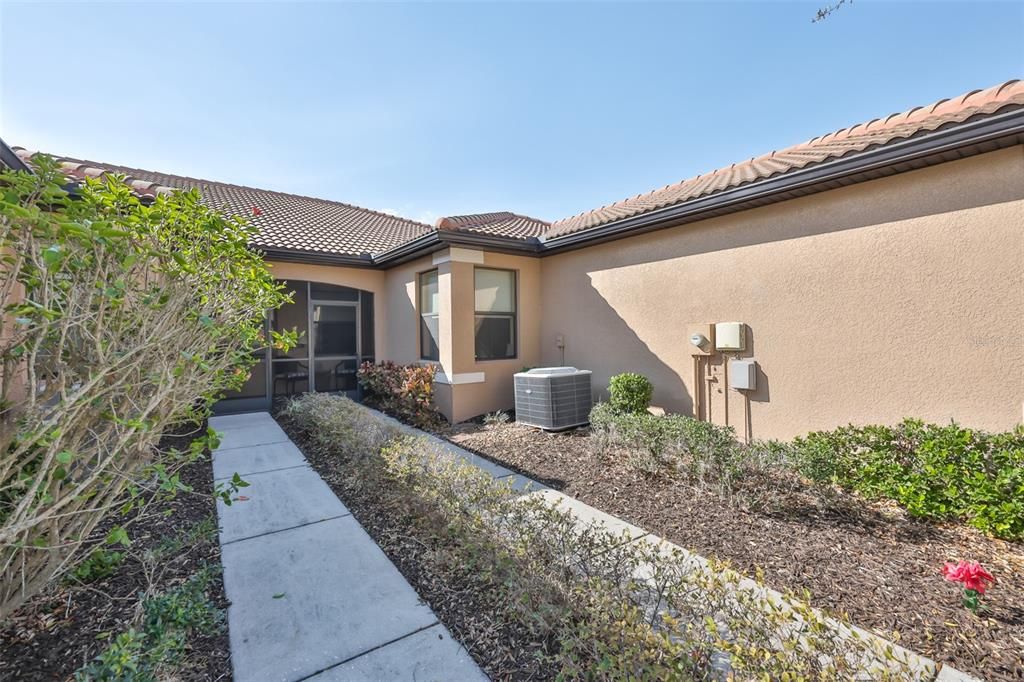 合同活跃: $289,000 (3 贝兹, 2 浴室, 1616 平方英尺)