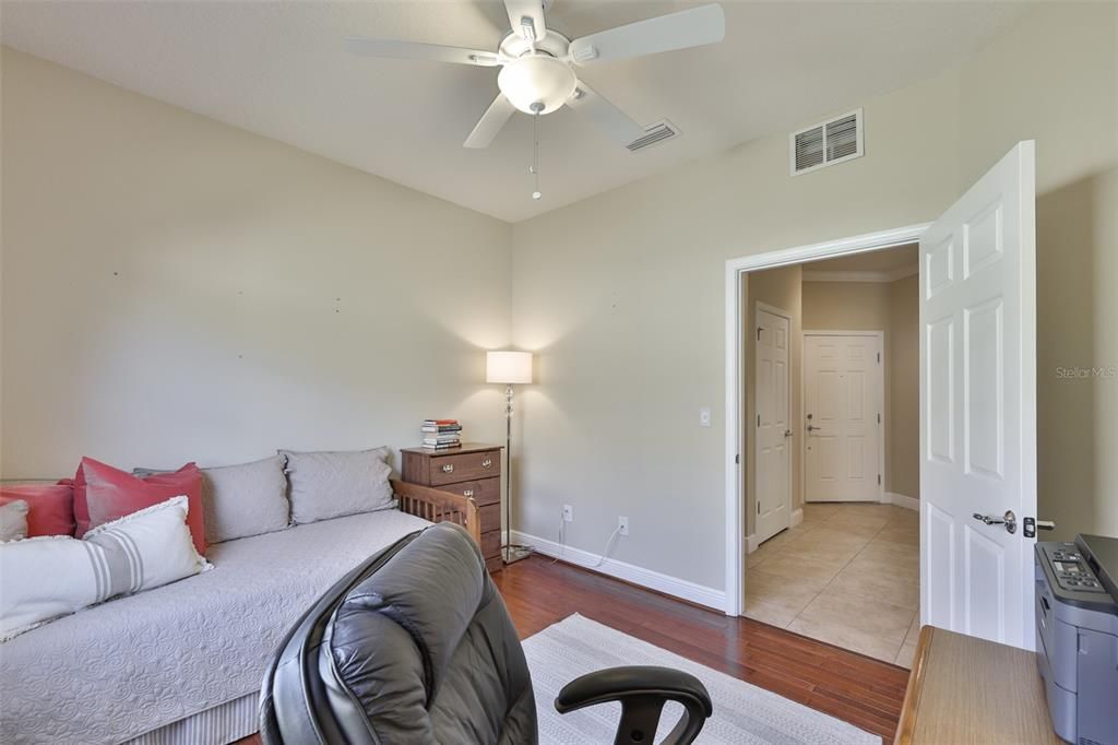 合同活跃: $289,000 (3 贝兹, 2 浴室, 1616 平方英尺)