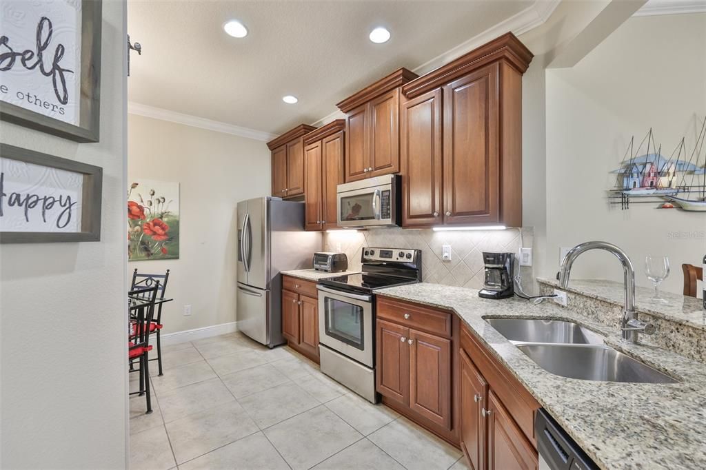 合同活跃: $289,000 (3 贝兹, 2 浴室, 1616 平方英尺)