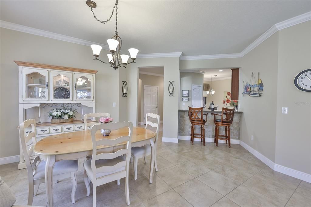 合同活跃: $289,000 (3 贝兹, 2 浴室, 1616 平方英尺)