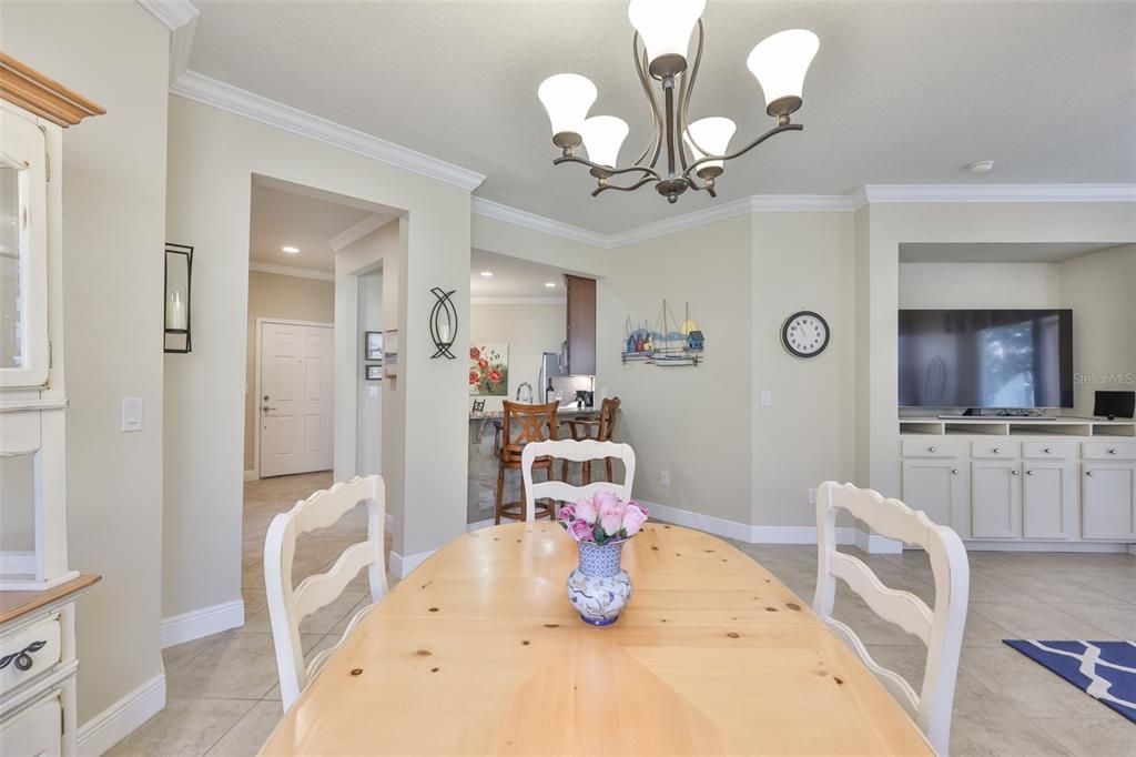 合同活跃: $289,000 (3 贝兹, 2 浴室, 1616 平方英尺)