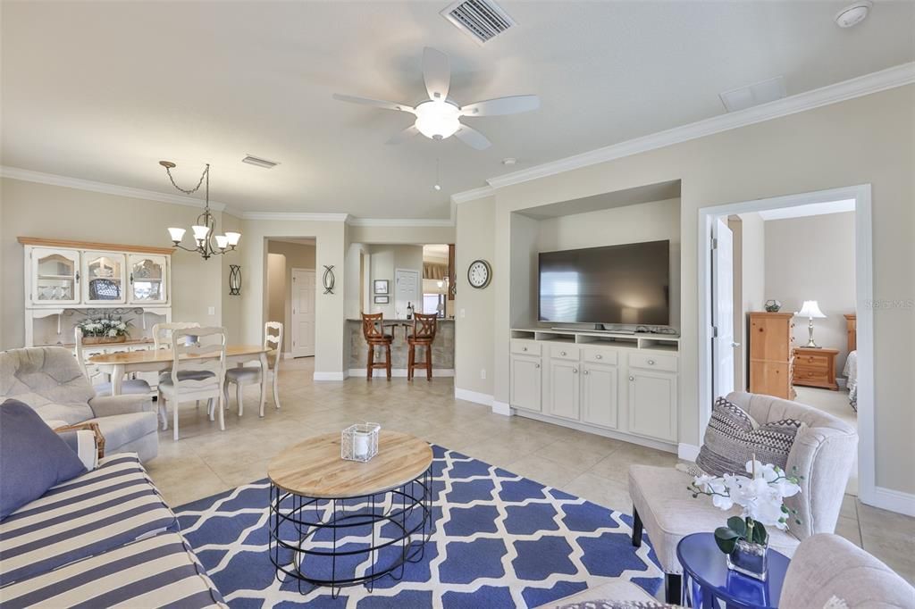 合同活跃: $289,000 (3 贝兹, 2 浴室, 1616 平方英尺)