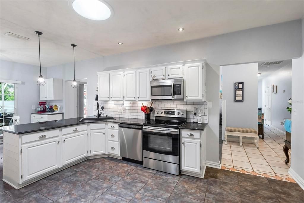For Sale: $615,000 (3 beds, 2 baths, 2370 Square Feet)