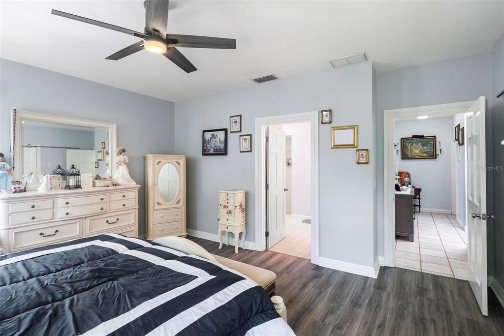 For Sale: $615,000 (3 beds, 2 baths, 2370 Square Feet)