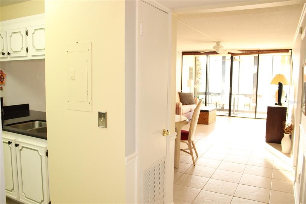 Под контрактом: $124,900 (1 спален, 1 ванн, 725 Квадратных фут)