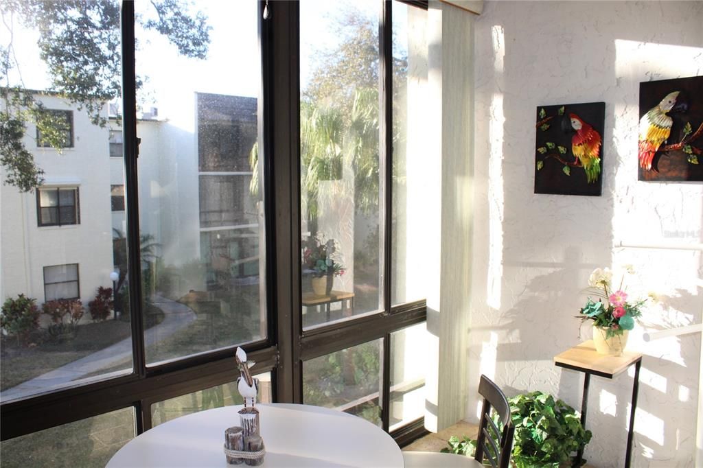 Под контрактом: $124,900 (1 спален, 1 ванн, 725 Квадратных фут)