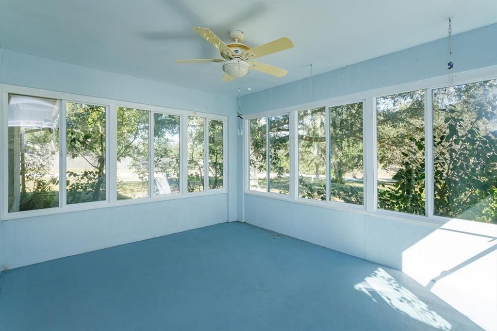 Active With Contract: $325,000 (3 beds, 2 baths, 1390 Square Feet)