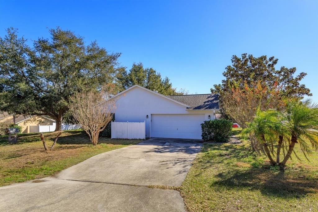Active With Contract: $325,000 (3 beds, 2 baths, 1390 Square Feet)