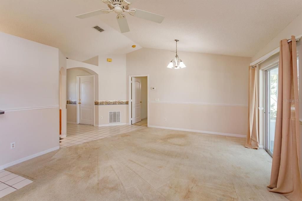Active With Contract: $325,000 (3 beds, 2 baths, 1390 Square Feet)