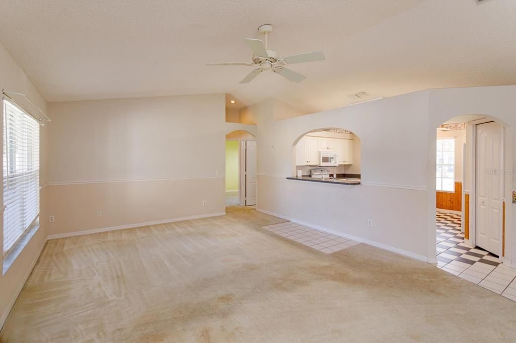 Active With Contract: $325,000 (3 beds, 2 baths, 1390 Square Feet)