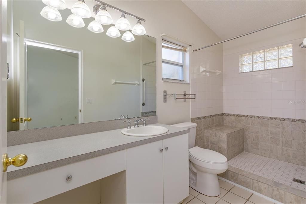 Active With Contract: $325,000 (3 beds, 2 baths, 1390 Square Feet)