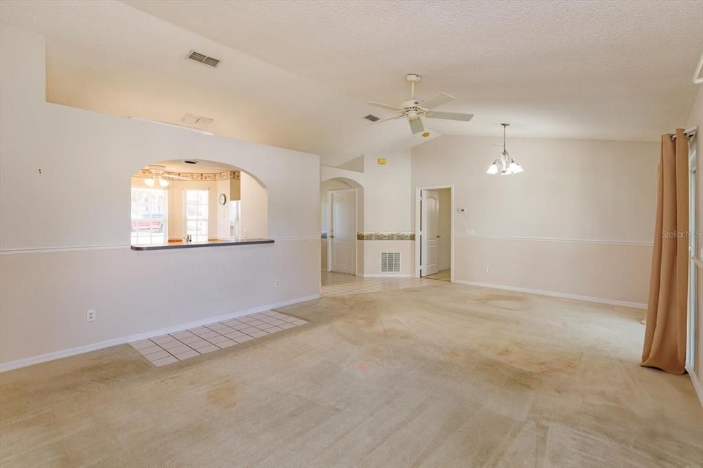 Active With Contract: $325,000 (3 beds, 2 baths, 1390 Square Feet)