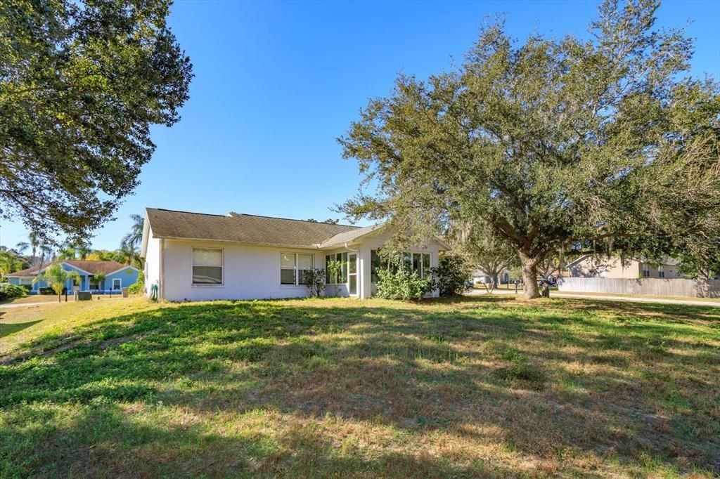 Active With Contract: $325,000 (3 beds, 2 baths, 1390 Square Feet)