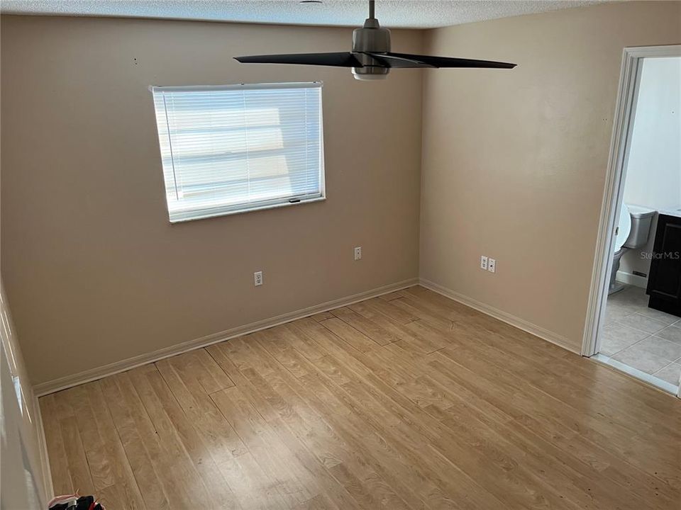 待售: $149,900 (2 贝兹, 2 浴室, 952 平方英尺)