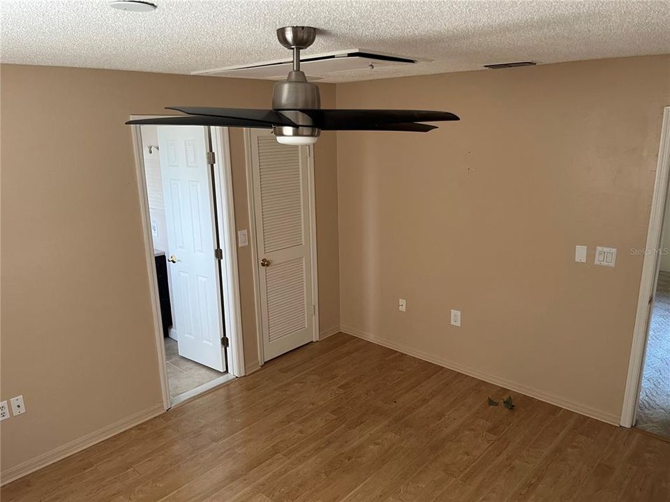 待售: $149,900 (2 贝兹, 2 浴室, 952 平方英尺)