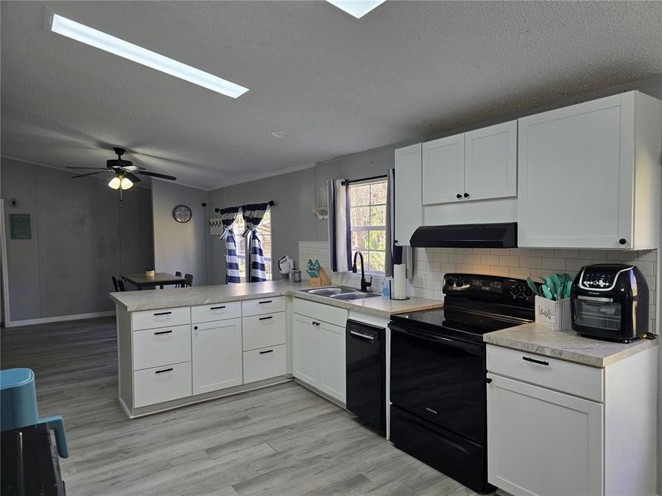 En Venta: $204,000 (3 camas, 2 baños, 1456 Pies cuadrados)