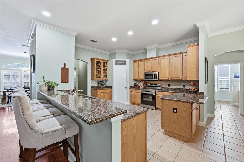 Activo con contrato: $625,000 (4 camas, 3 baños, 2860 Pies cuadrados)