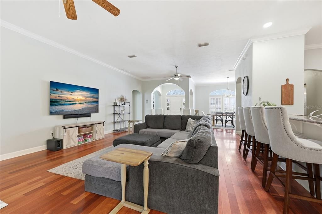 Activo con contrato: $625,000 (4 camas, 3 baños, 2860 Pies cuadrados)