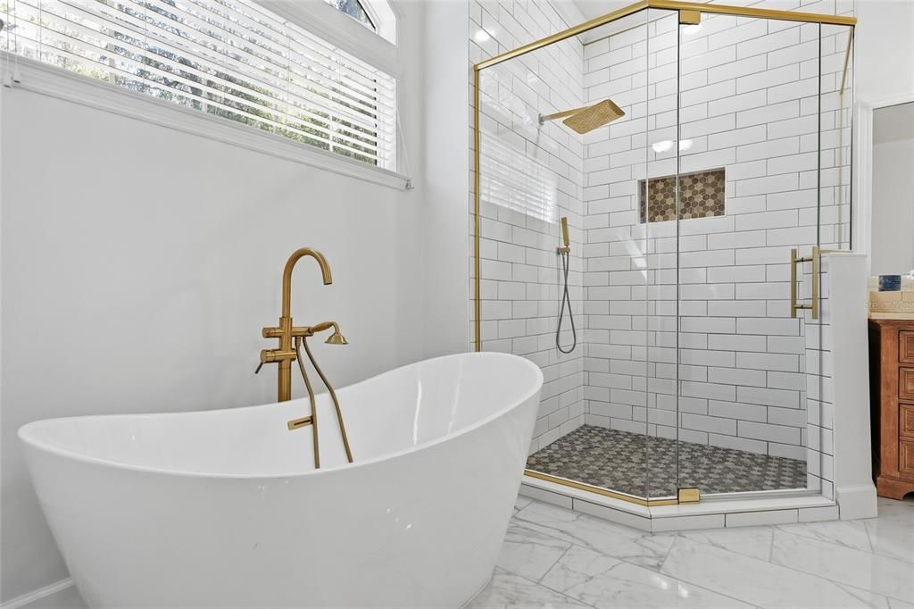 Activo con contrato: $625,000 (4 camas, 3 baños, 2860 Pies cuadrados)