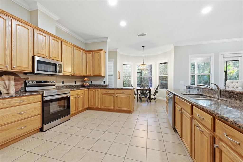 Activo con contrato: $625,000 (4 camas, 3 baños, 2860 Pies cuadrados)