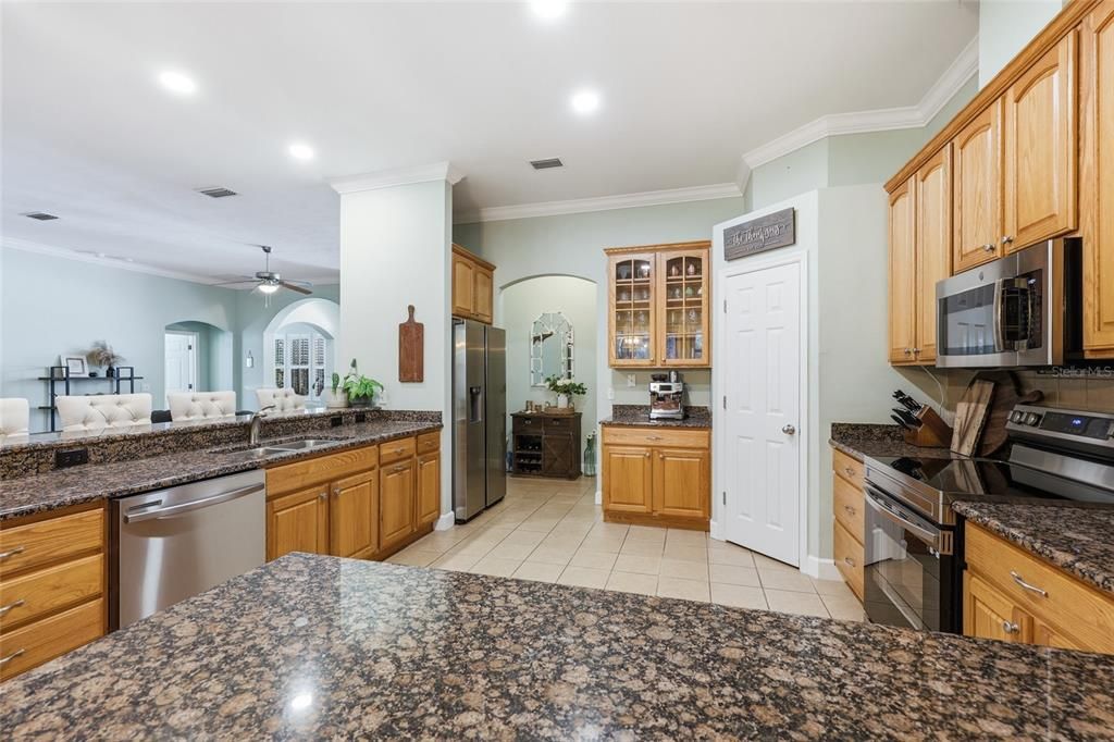 Activo con contrato: $625,000 (4 camas, 3 baños, 2860 Pies cuadrados)