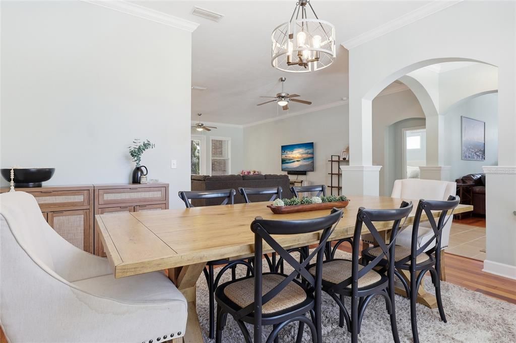 Activo con contrato: $625,000 (4 camas, 3 baños, 2860 Pies cuadrados)