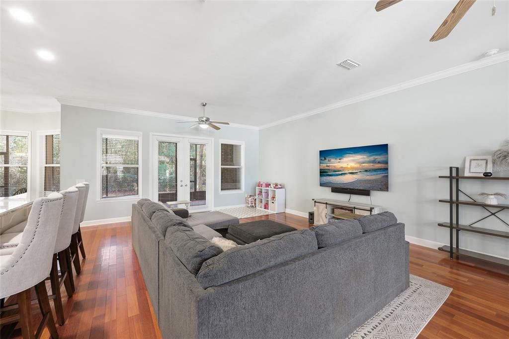 Activo con contrato: $625,000 (4 camas, 3 baños, 2860 Pies cuadrados)