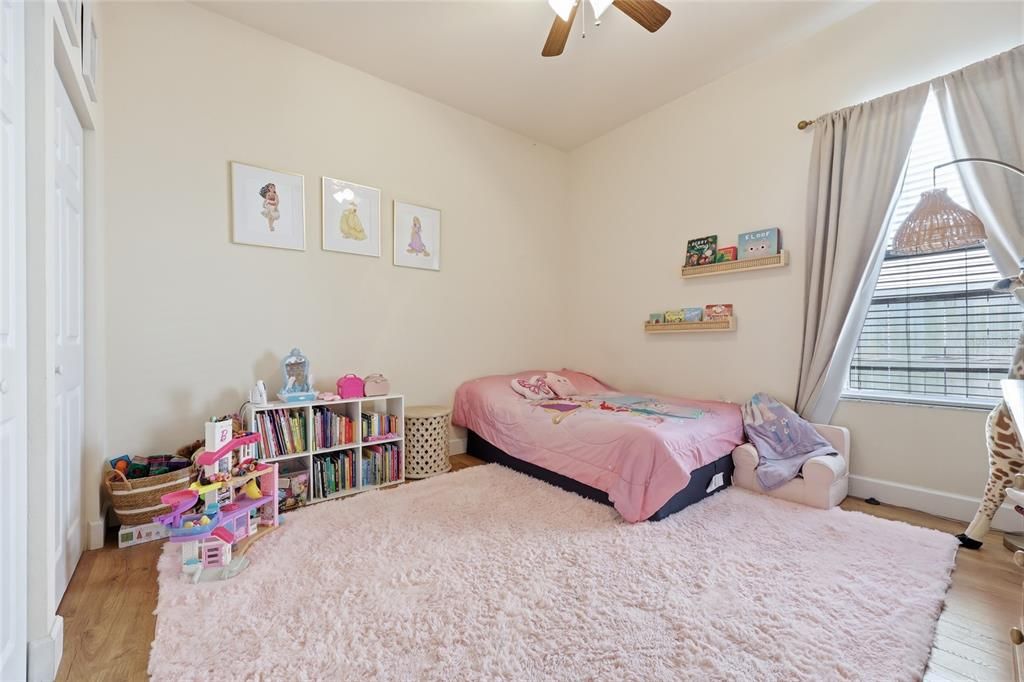 Activo con contrato: $625,000 (4 camas, 3 baños, 2860 Pies cuadrados)